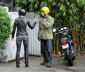 HalleBerrymotorcycleridearoundWestHollywood_09.jpg