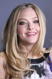 amanda_seyfried_in_time_premiere_026.jpg