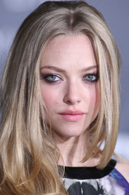 amanda_seyfried_in_time_premiere_028.jpg