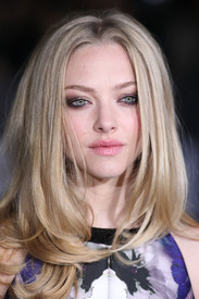amanda_seyfried_in_time_premiere_032.jpg