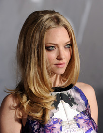 amanda_seyfried_in_time_premiere_040.jpg