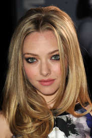 amanda_seyfried_in_time_premiere_044.jpg