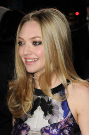 amanda_seyfried_in_time_premiere_046.jpg