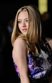 amanda_seyfried_in_time_premiere_050.jpg
