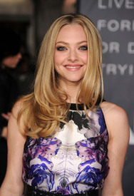 amanda_seyfried_in_time_premiere_053.jpg