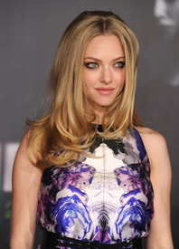 amanda_seyfried_in_time_premiere_058.jpg