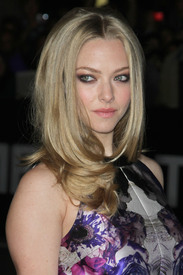 amanda_seyfried_in_time_premiere_060.jpg