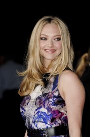 amanda_seyfried_in_time_premiere_067.jpg