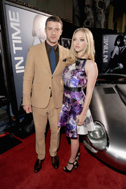 amanda_seyfried_in_time_premiere_151.jpg