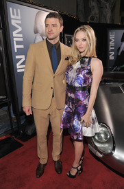 amanda_seyfried_in_time_premiere_152.jpg
