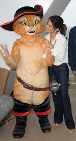 Salma Hayek Puss In Boots Premiere in Fort Lauderdale 16.10.2011_44.jpg
