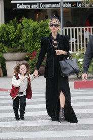 1414786839985_wps_59_Rachel_Zoe_and_family_out.jpg