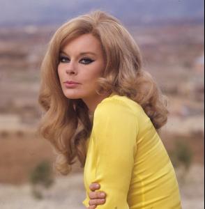 Elke Sommer135.jpg