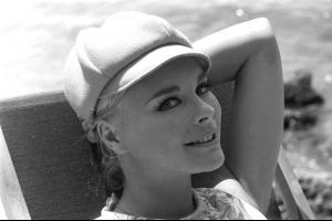 Elke Sommer050.jpg