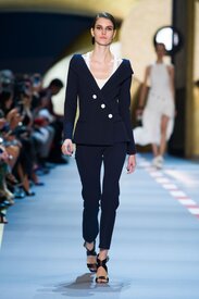 mugler-spring-summer-2016-pfw6V_moody.jpg