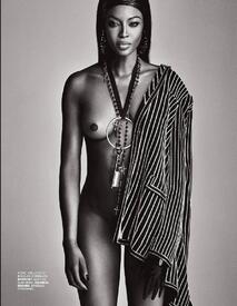 Lui_21_2015-10 (15)_Naomi Campbell.jpg