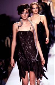stella_anna_sui_ss974.jpg