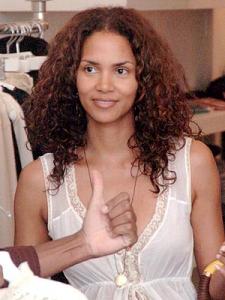 halle_berry_300x400lk.jpg