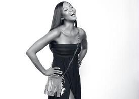 Naomi_Campbell_in_Brasil_for_284_25.jpg