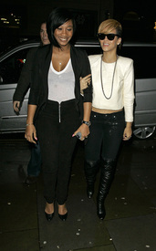 Rihanna night out in London_02.jpg