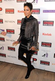 Celebutopia-Halle_Berry_hosts_An_Evening_of_Awareness-06.jpg