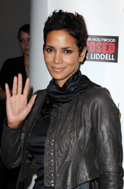 celebrity-paradise.com_Halle_Berry_evening_014.jpg