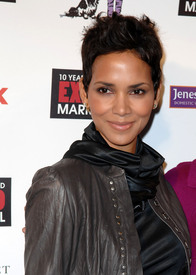 celebrity-paradise.com_Halle_Berry_evening_016.jpg
