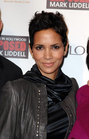 celebrity-paradise.com_Halle_Berry_evening_020.jpg