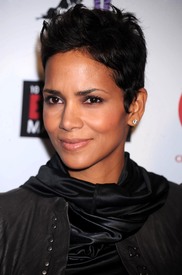 celebrity-paradise.com_Halle_Berry_evening_021.jpg