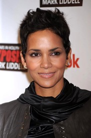 celebrity-paradise.com_Halle_Berry_evening_022.jpg