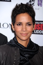celebrity-paradise.com_Halle_Berry_evening_023.jpg