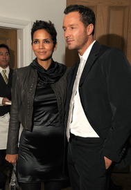 celebrity-paradise.com_Halle_Berry_evening_033.jpg