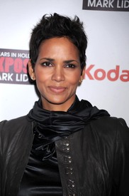 celebrity-paradise.com_Halle_Berry_evening_057.jpg