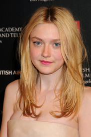 H8VGM3GOS2_Dakota_Fanning_Bikini_HQ_27_.jpg