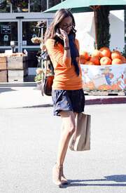 Zoe Saldana rushed to her car in Los Angeles, CA - November 5906lo.jpg