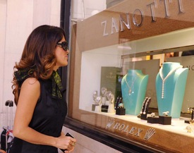 Salma Hayek out shopping in Buenos Aires 17.11.2011_01.jpg