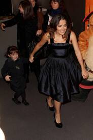 Salma Hayek attends Carnage Paris Film Premiere at Cinema Gaumont Marignan 20.11.2010_07.jpg