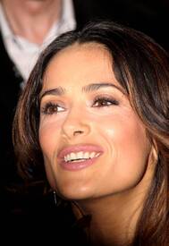 Salma Hayek leaving the Four Seasons George V Hotel in Paris 20.11.2011_07.jpg