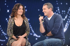 Salma Hayek at the Champs Elysees Television Talkshow in Paris 21.11.2011_18.jpg