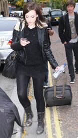 Tikipeter_Amy_Macdonald_outside_ITV_Studios_001.jpg