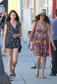AndieMacDowell11042012OutwithSarahinVenice14.jpg