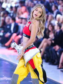 Gigi_Hadid_10.11.2015_DFSDAW_106.jpg