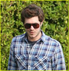 adam_brody_plaid_05.jpg