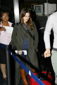 Rachel_Bilson_waits_in_line_at_the_airport_celebutopia_1_.net__1_.jpg