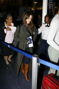 Rachel_Bilson_waits_in_line_at_the_airport_celebutopia_1_.net__2_.jpg