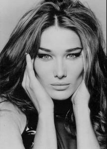 1014_553626655_carla_bruni_5_H194056_L.jpg