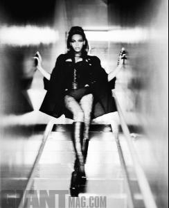 Beyonce_Giant_Magazine_10.jpg