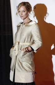 Uma Thurman poses on the red carpet before The New York Friars Club2.jpg