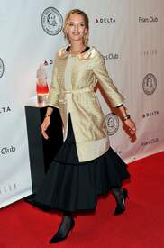 Uma Thurman poses on the red carpet before The New York Friars Club5.jpg