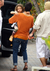 Halle Berry out in Los Angeles 30.12.2011_07.jpg